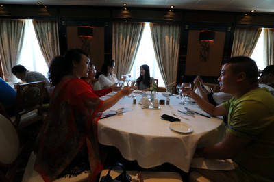 盛世公主-一路歡歌笑語 正餐服務(wù)